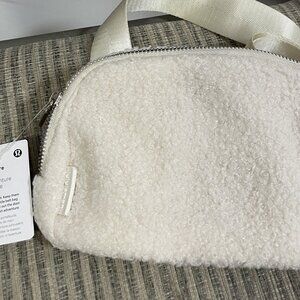 NWT Lululemon Everywhere Belt Bag *